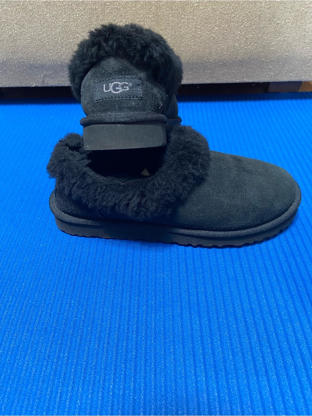 UGG Black Shearling-Lined Slip-On Clog ( Like NEW)! GREAT PRICE!